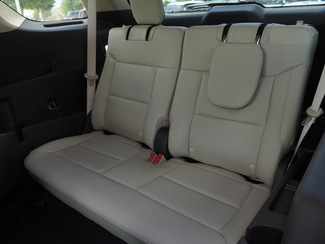 Used 2023 Ford Explorer Platinum w/ Technology Package AWD/4WD image 15