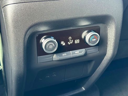 Used 2025 Buick Enclave Preferred image 21
