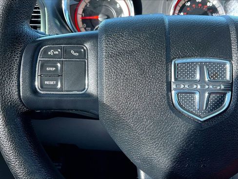 Used 2018 Dodge Grand Caravan SE w/ UConnect Hands-Free Group image 18