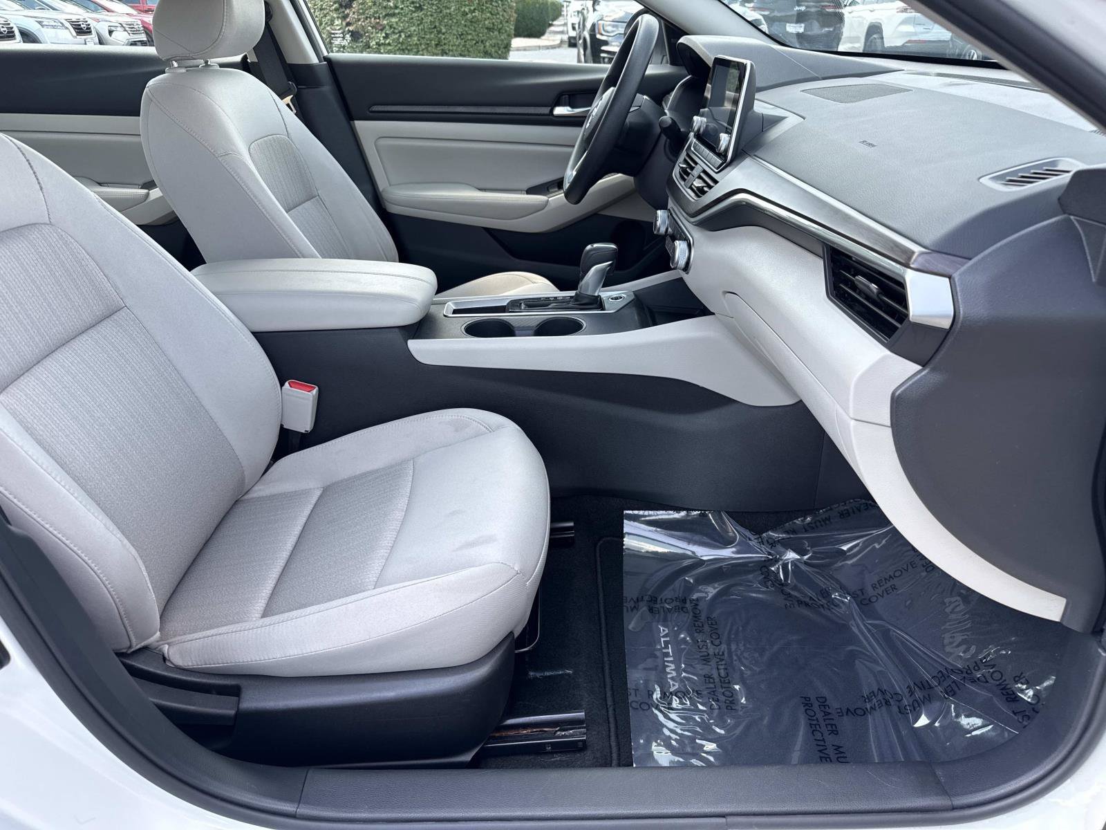 Used 2025 Nissan Altima 2.5 SV FWD image 25