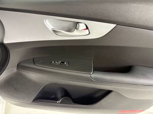 Used 2023 Kia Forte LXS FWD image 12