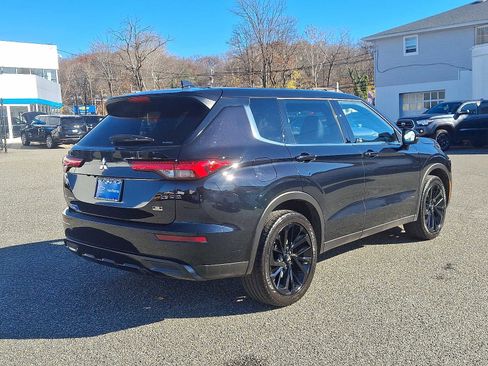 Used 2023 Mitsubishi Outlander SE Black Edition image 6