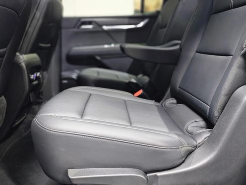 Used 2024 GMC Acadia Elevation FWD image 37