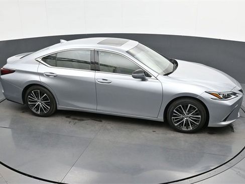 Used 2024 Lexus ES 350 w/ Premium Package image 19