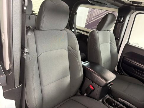Used 2021 Jeep Wrangler Sport image 23