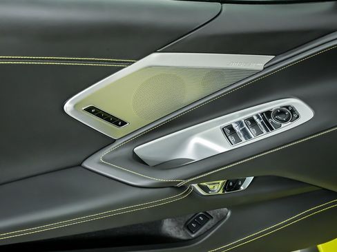 Used 2021 Chevrolet Corvette Stingray Premium Conv w/ Z51 Performance Package image 22