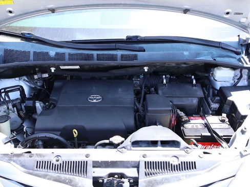 Used 2014 Toyota Sienna XLE FWD image 9