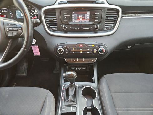 Used 2016 Kia Sorento LX w/ LX Convenience Package image 11