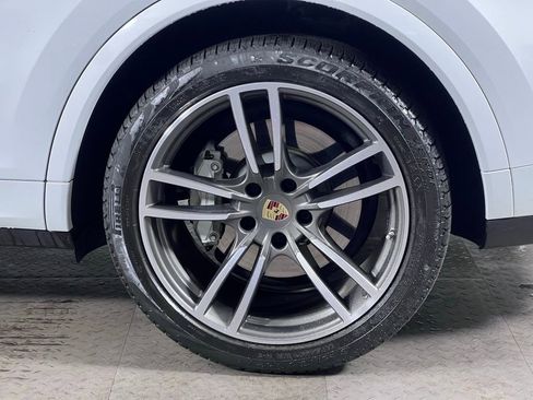 Used 2023 Porsche Cayenne Turbo AWD/4WD image 11