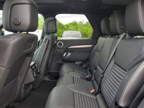 New 2025 Land Rover Discovery Dynamic SE image 30