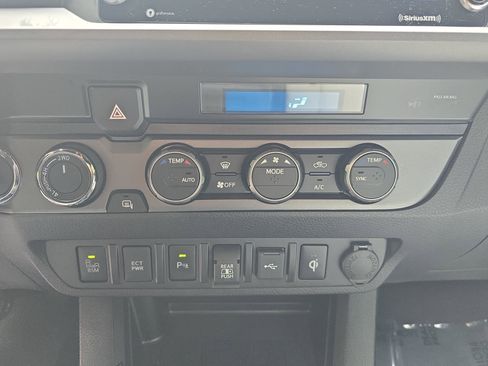 Used 2021 Toyota Tacoma TRD Sport w/ Technology Package AWD/4WD image 23