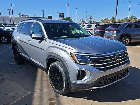 New 2026 Volkswagen Atlas SE image 3