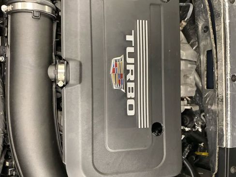 Used 2025 Cadillac XT4 Premium Luxury image 4