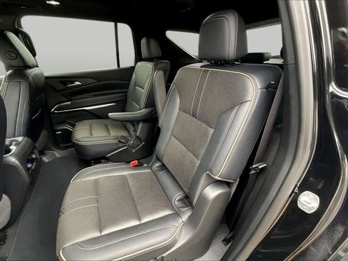 Used 2025 Chevrolet Traverse High Country w/ LPO, Floor Liner Package FWD image 39