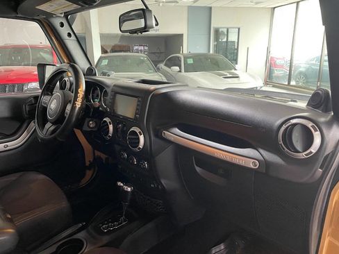 Used 2013 Jeep Wrangler Unlimited Sahara w/ Connectivity Group image 31