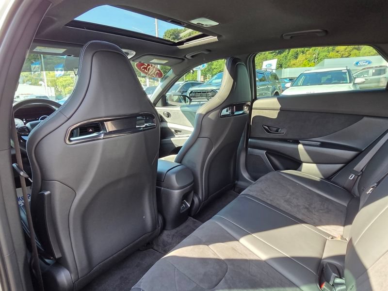 Used 2025 Hyundai Elantra N FWD image 18
