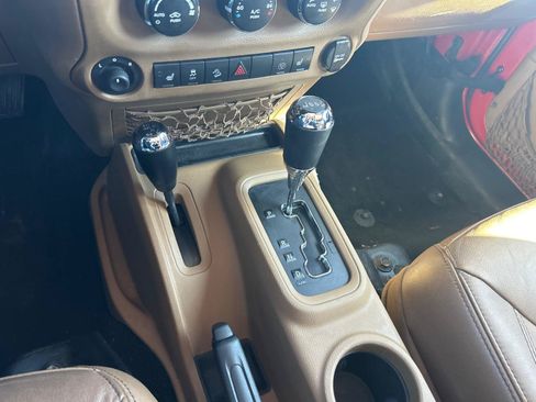 Used 2014 Jeep Wrangler Unlimited Sahara w/ Connectivity Group AWD/4WD image 15