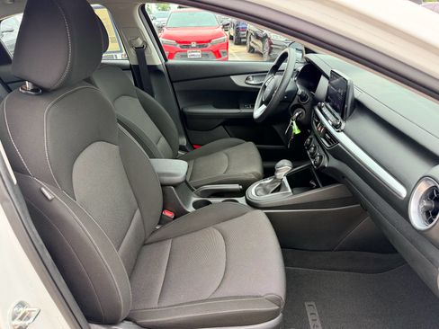 Used 2023 Kia Forte LXS w/ LXS Technology Package FWD image 12