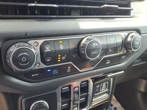 Used 2024 Jeep Wrangler Unlimited Sahara AWD/4WD image 6
