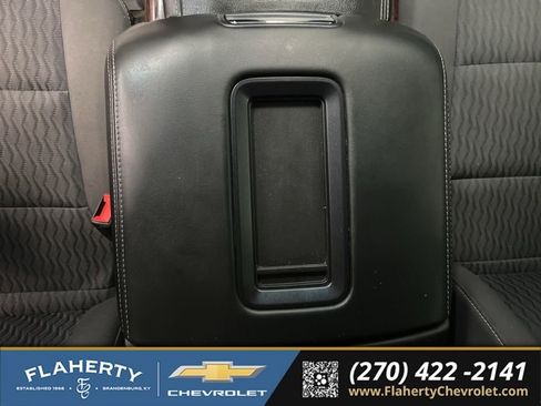 Used 2017 GMC Yukon SLE w/ SLE Value Package AWD/4WD image 32