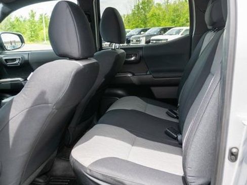 Used 2022 Toyota Tacoma TRD Sport AWD/4WD image 10