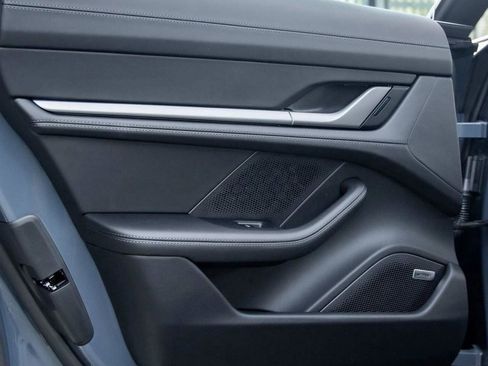 Used 2025 Porsche Taycan 4 Cross Turismo image 81