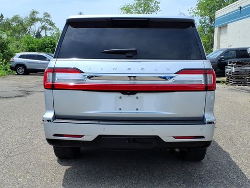 Used 2018 Lincoln Navigator Reserve w/ Technology Package AWD/4WD image 4
