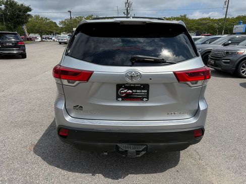 Used 2017 Toyota Highlander XLE AWD/4WD image 9