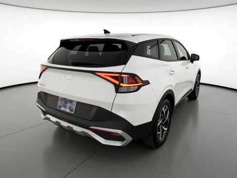 Used 2025 Kia Sportage LX image 9