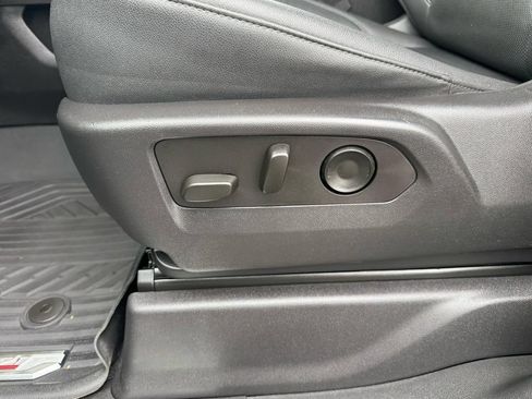 Used 2023 Chevrolet Silverado 1500 LTZ AWD/4WD image 19