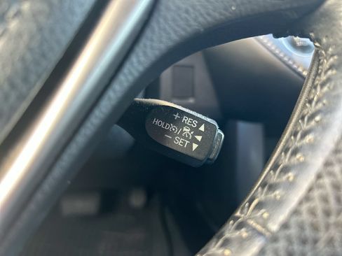 Used 2018 Toyota RAV4 XLE FWD image 17