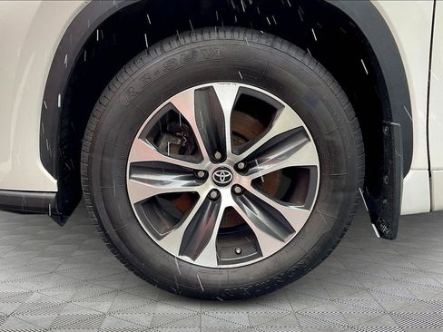 Used 2023 Toyota Highlander XLE image 36