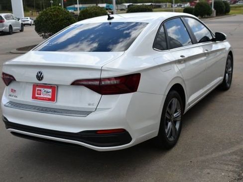 Used 2024 Volkswagen Jetta SE image 5