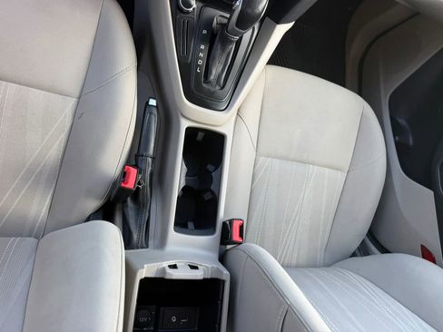 Used 2017 Ford Focus SE FWD image 34