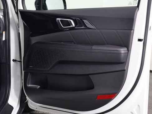 Used 2025 Kia Carnival SX Prestige FWD image 14