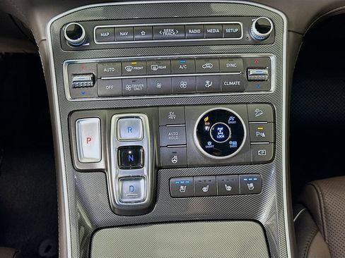 Certified 2023 Hyundai Santa Fe Limited AWD/4WD image 16