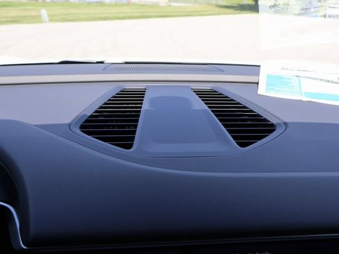 New 2025 Porsche Macan Electric image 24