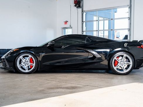Used 2021 Chevrolet Corvette Stingray w/ Z51 Performance Package image 8