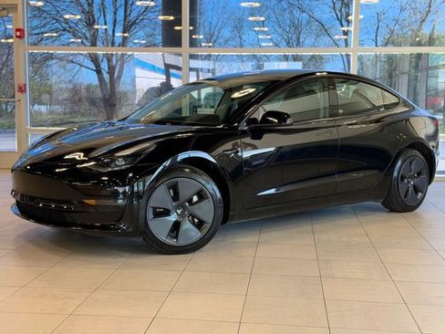 Used 2023 Tesla Model 3 Standard Range image 1