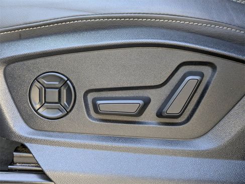 Used 2023 Audi Q8 Premium Plus image 21