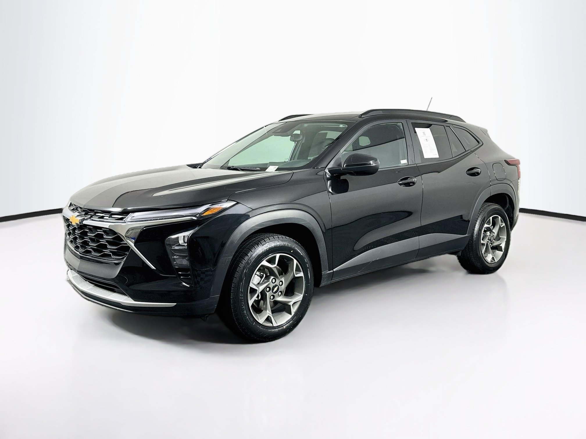 Used 2024 Chevrolet Trax LT w/ Driver Confidence Package FWD image 3