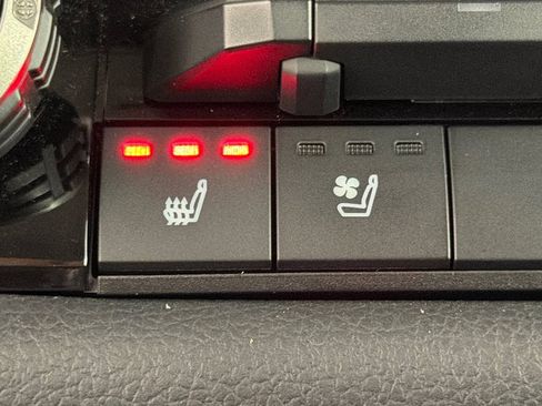 Used 2023 Toyota Tundra Limited image 30