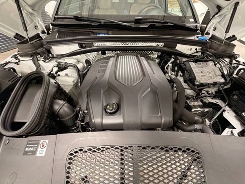 Used 2026 Porsche Macan AWD/4WD image 31