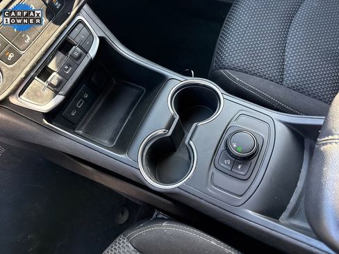 Used 2023 GMC Terrain SLE image 23