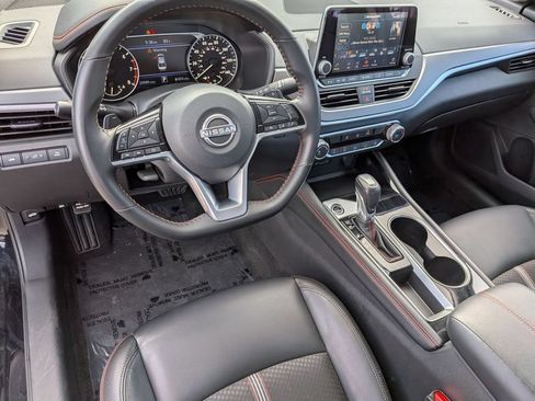 Used 2025 Nissan Altima 2.5 SR FWD image 13