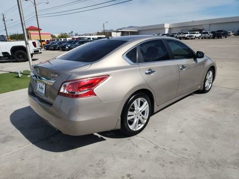 Used 2013 Nissan Altima 3.5 SL w/ Technology Pkg image 4