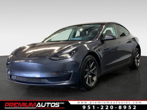 Used 2021 Tesla Model 3 Standard Range Plus image 1