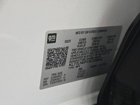 Used 2025 Chevrolet Trax LT w/ LT Convenience Package image 38