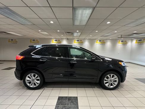 Used 2024 Ford Edge Titanium AWD/4WD image 3