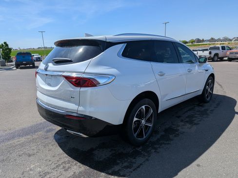 Certified 2022 Buick Enclave Essence w/ Experience Buick Package AWD/4WD image 5